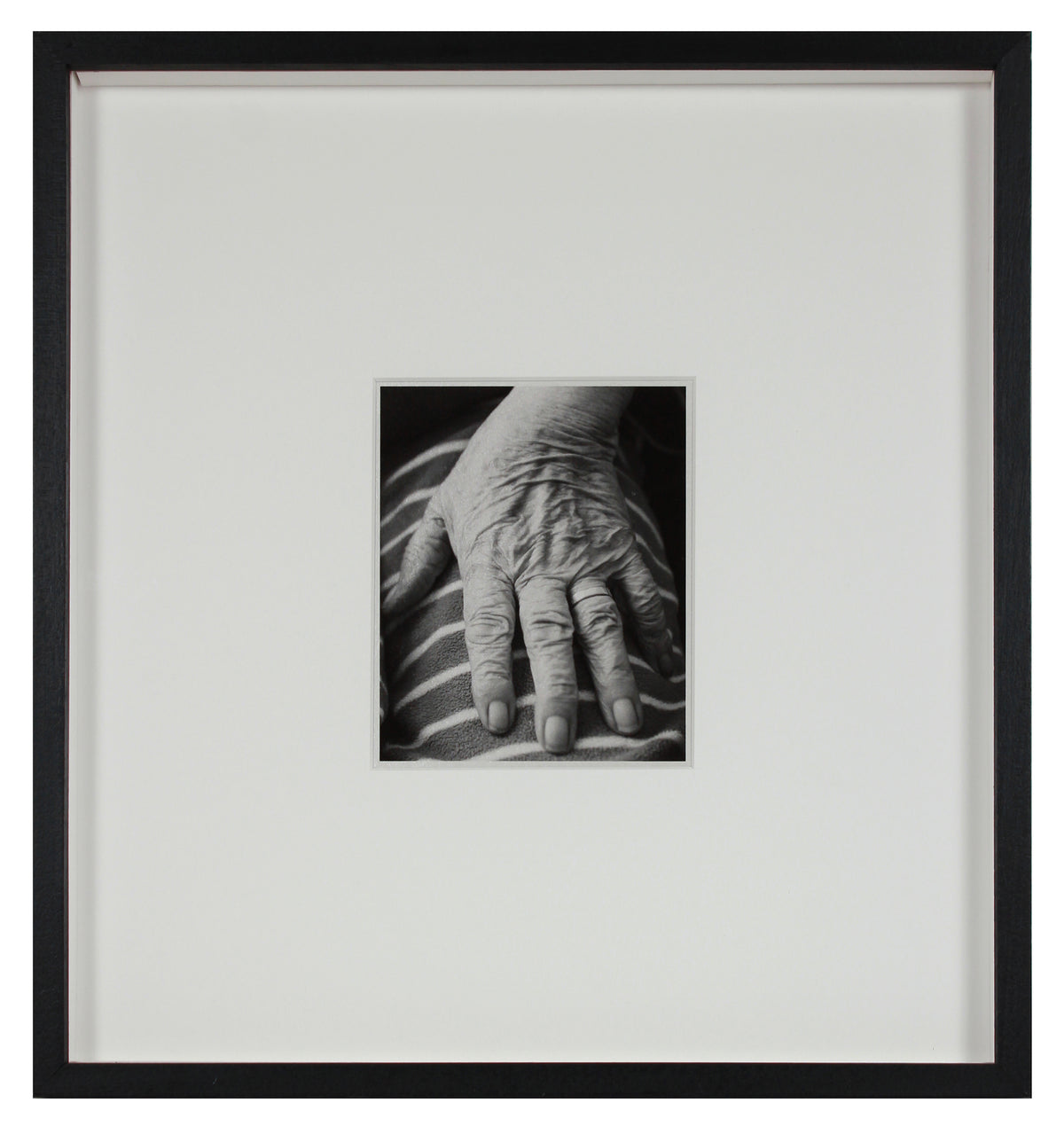 <i>Mother's Hand</i> <br>Windsor, Québec, Canada <br><br>GC0438