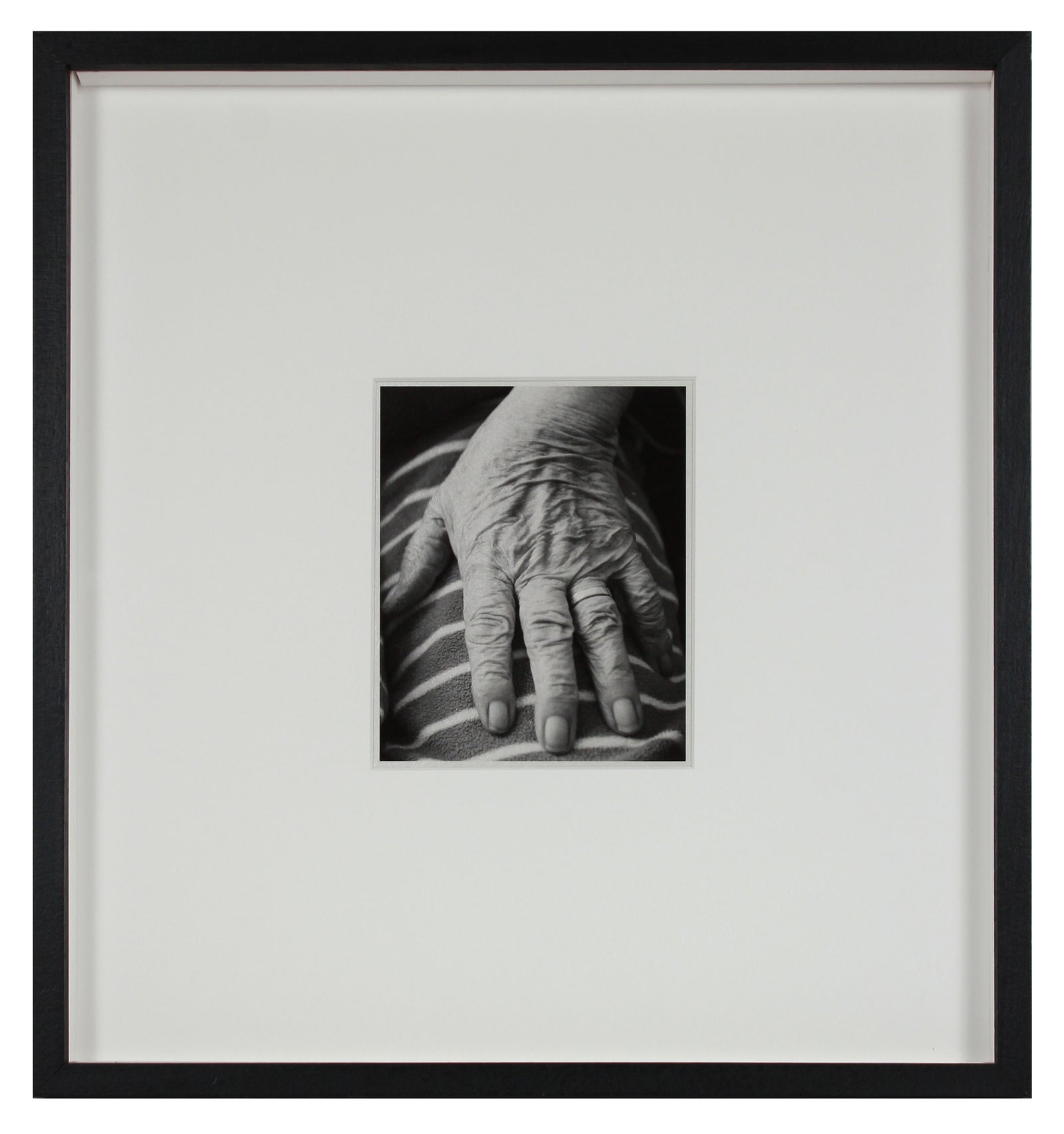 <i>Mother's Hand</i> <br>Windsor, Québec, Canada <br><br>GC0438