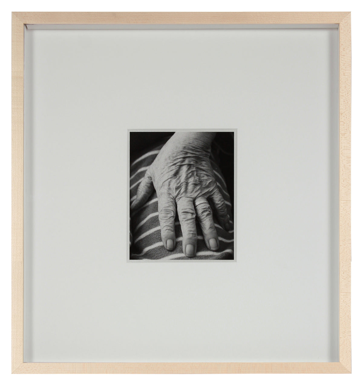 <i>Mother's Hand</i> <br>Windsor, Québec, Canada <br><br>GC0438