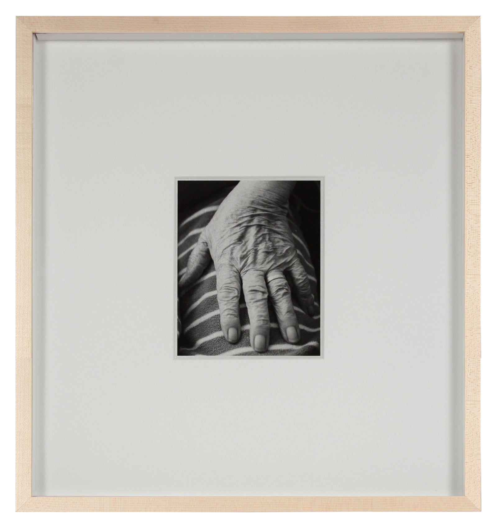 <i>Mother's Hand</i> <br>Windsor, Québec, Canada <br><br>GC0438