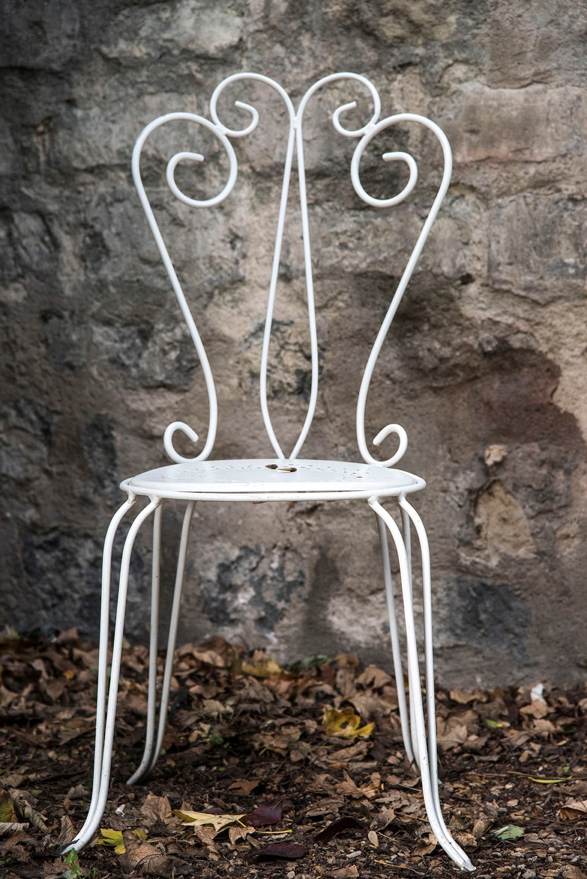 <i>Chaise blanche</i> <br>2019 Paris, France <br><br>GC0490