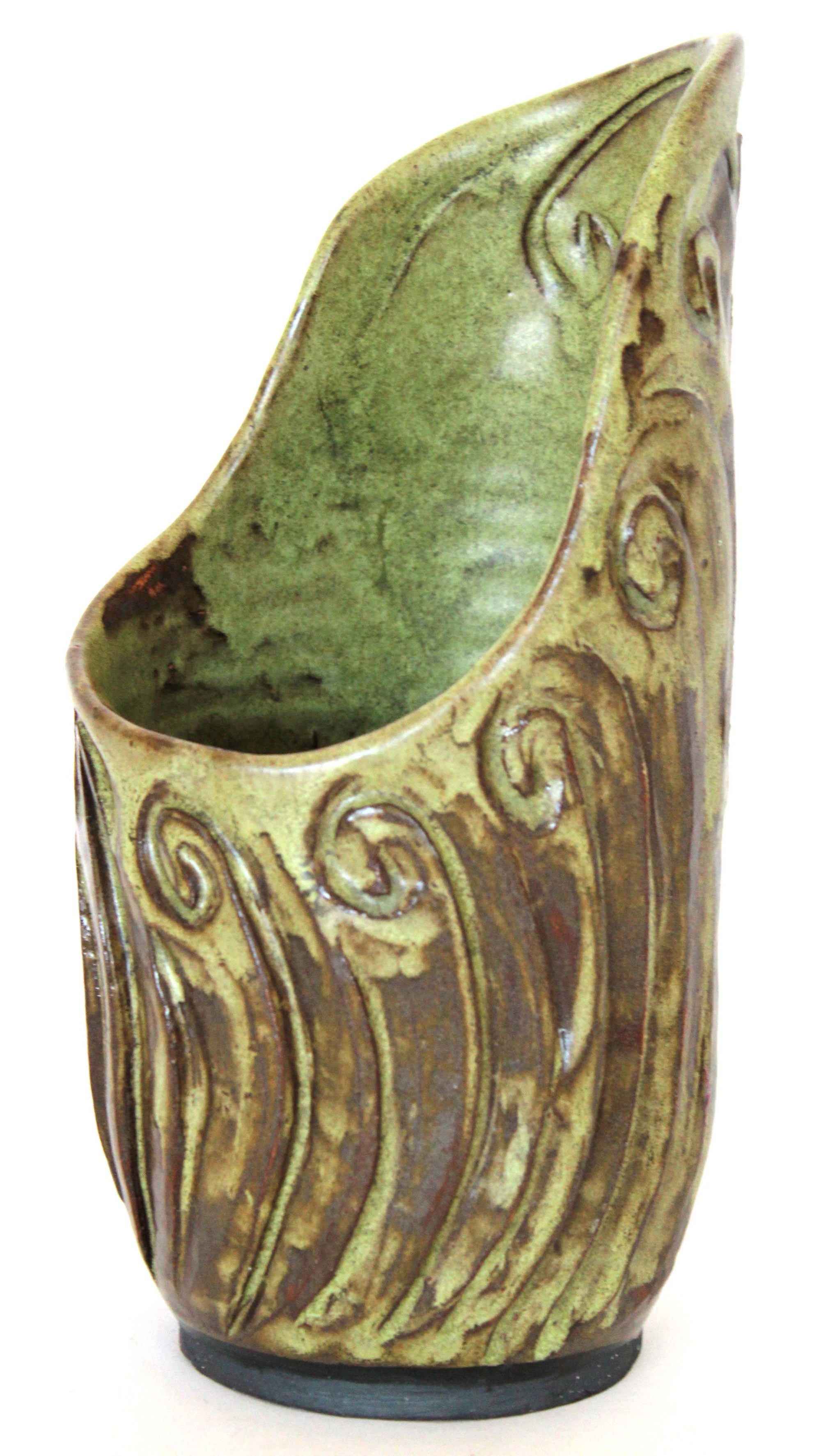 Green Ceramic with Wave Detail<br>Mid Century<br><br>#19145